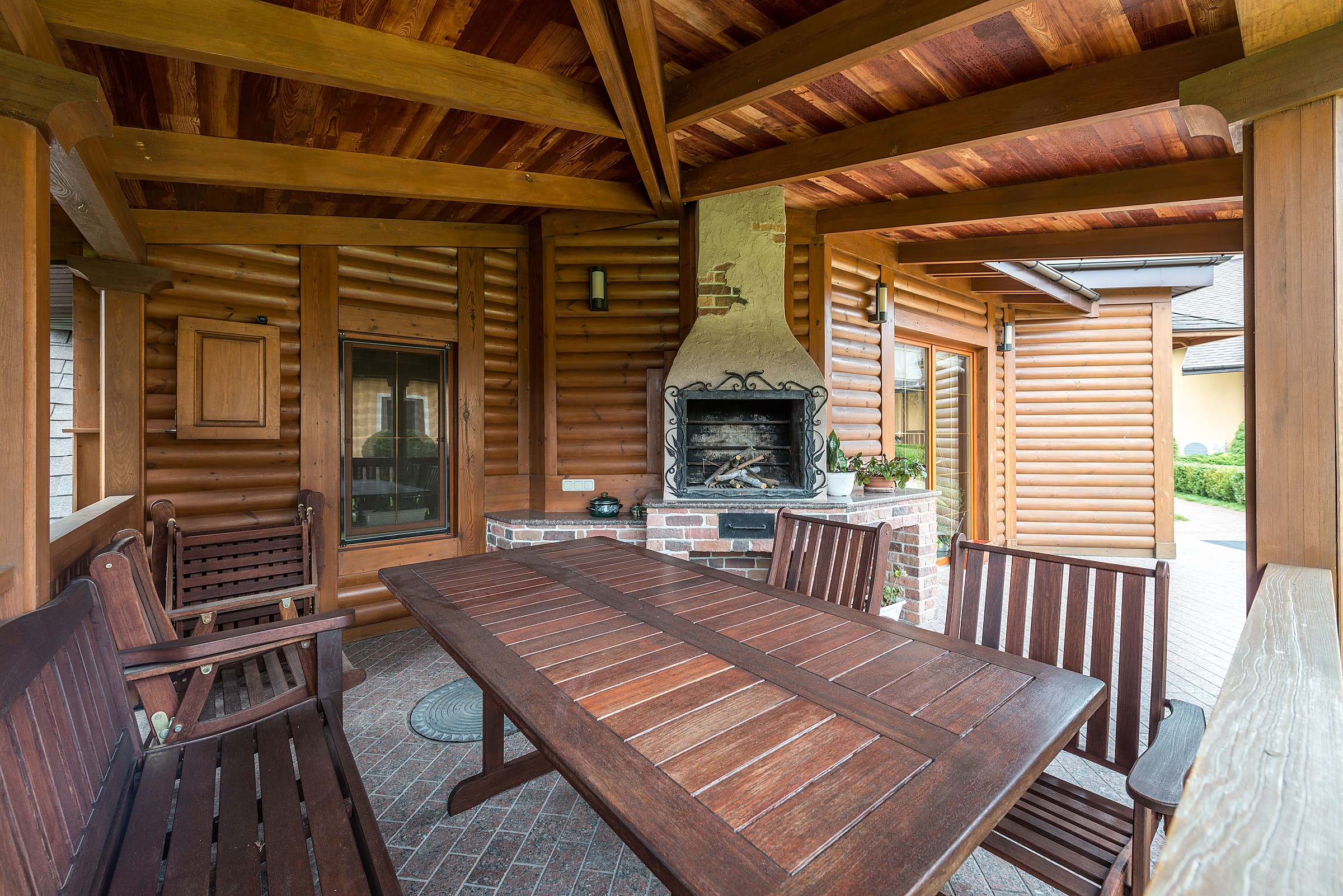 Modern gazebo structure